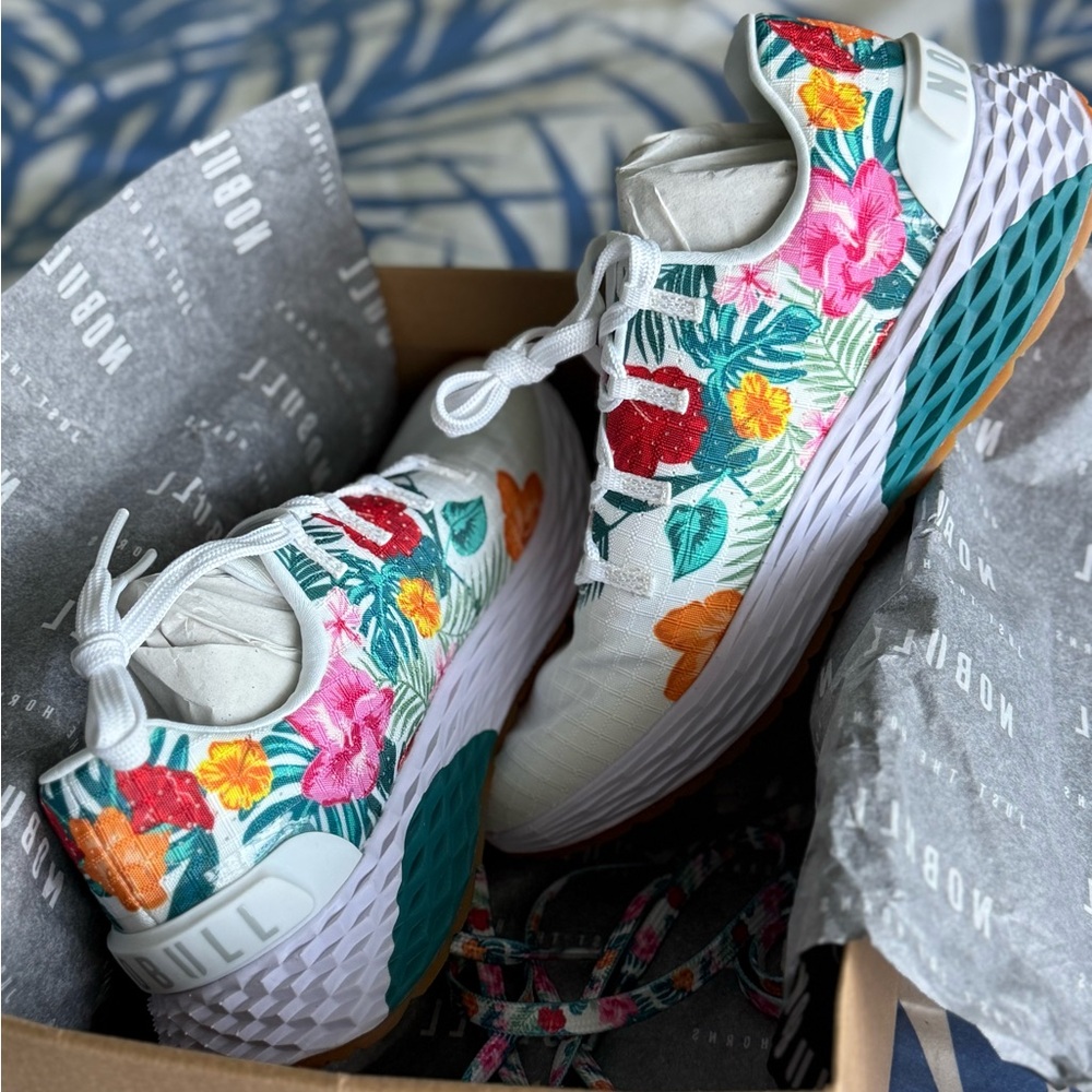 NOBULL White and Red Sneakers with Streamlined Design